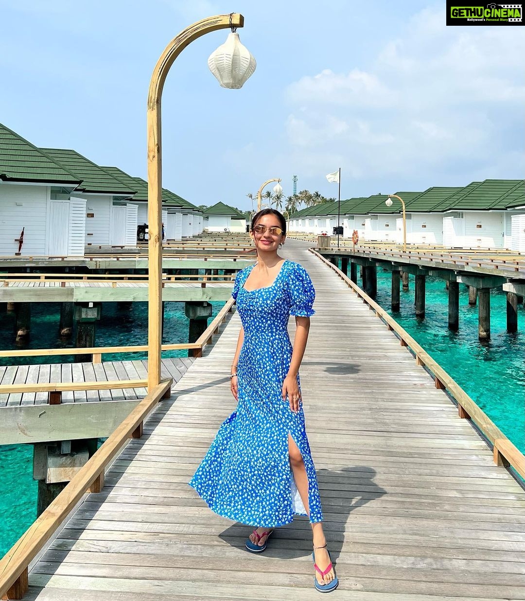 Anushka Sen Instagram - Monday blues in Maldives, definitely amazing π§Ώπ . . Wearing: @urbanic_in Siyam World