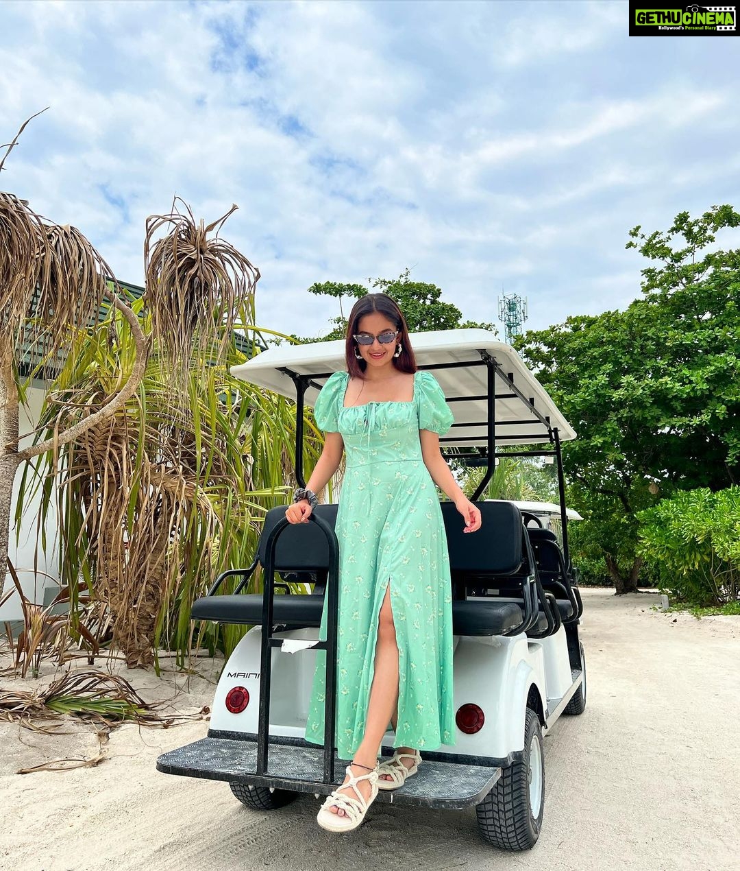 Anushka Sen Instagram - 💜☀️ #maldives Wearing: @urbanic_in Siyam World
