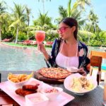 Anushka Sen Instagram – FOODDDD🥰💃💯 Siyam World