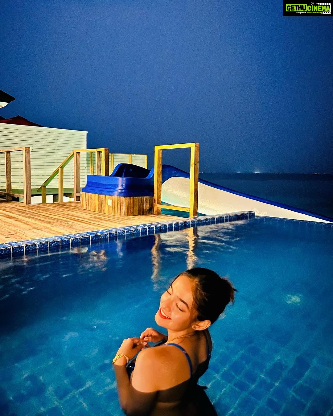 Anushka Sen Instagram - water baby 💘🌠🌙 Maldives