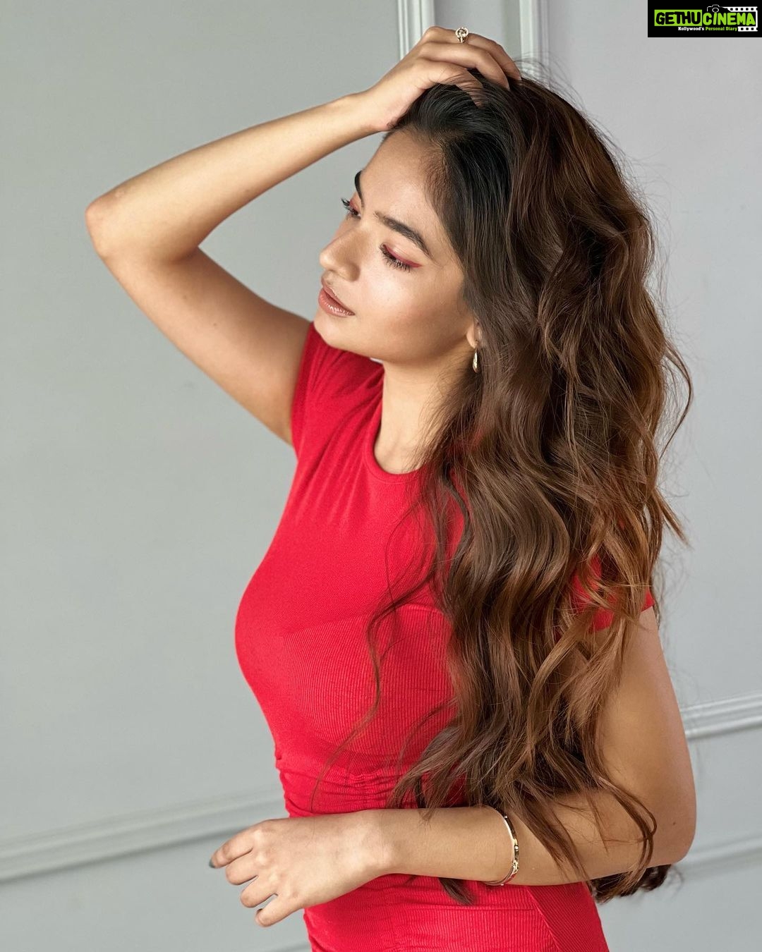 Anushka Sen Instagram - Bittersweet ecstasy that you got me in, falling deep I can sleep tonight ❣️