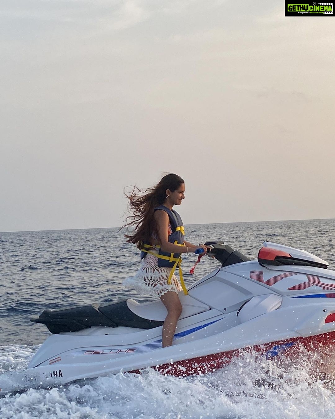 Anushka Sen Instagram - Jet Ski’s are so funnn 🦦💗 Maldives