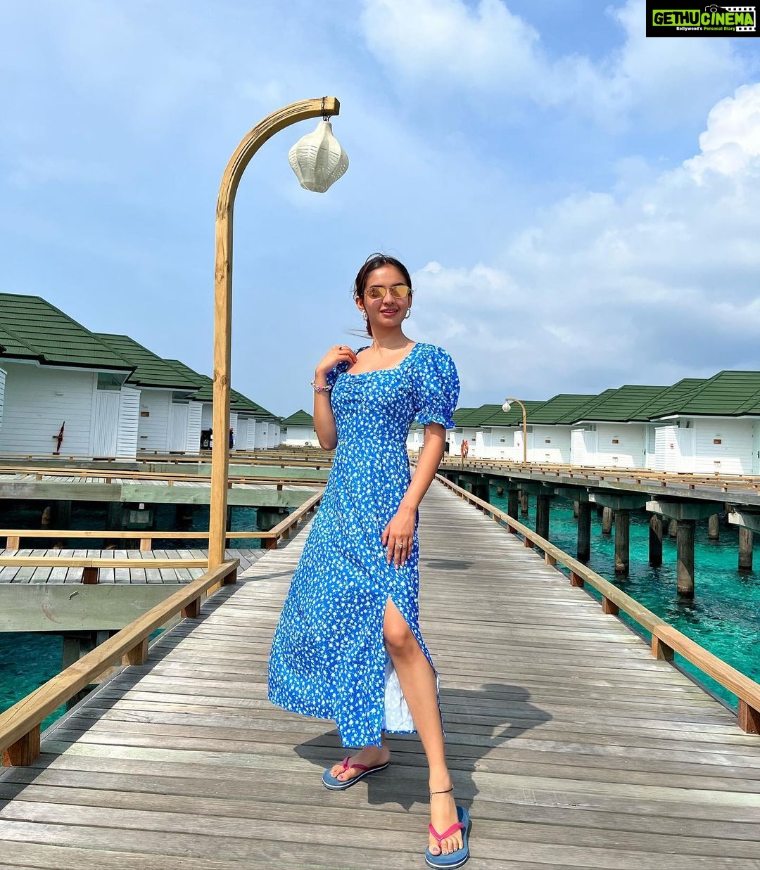 Anushka Sen Instagram - Monday blues in Maldives, definitely amazing π§Ώπ . . Wearing: @urbanic_in Siyam World