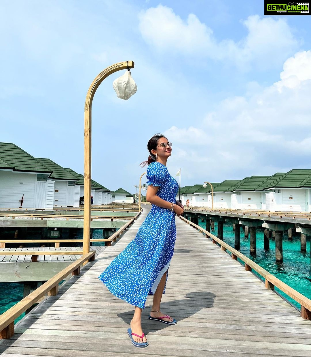 Anushka Sen Instagram - Monday blues in Maldives, definitely amazing π§Ώπ . . Wearing: @urbanic_in Siyam World