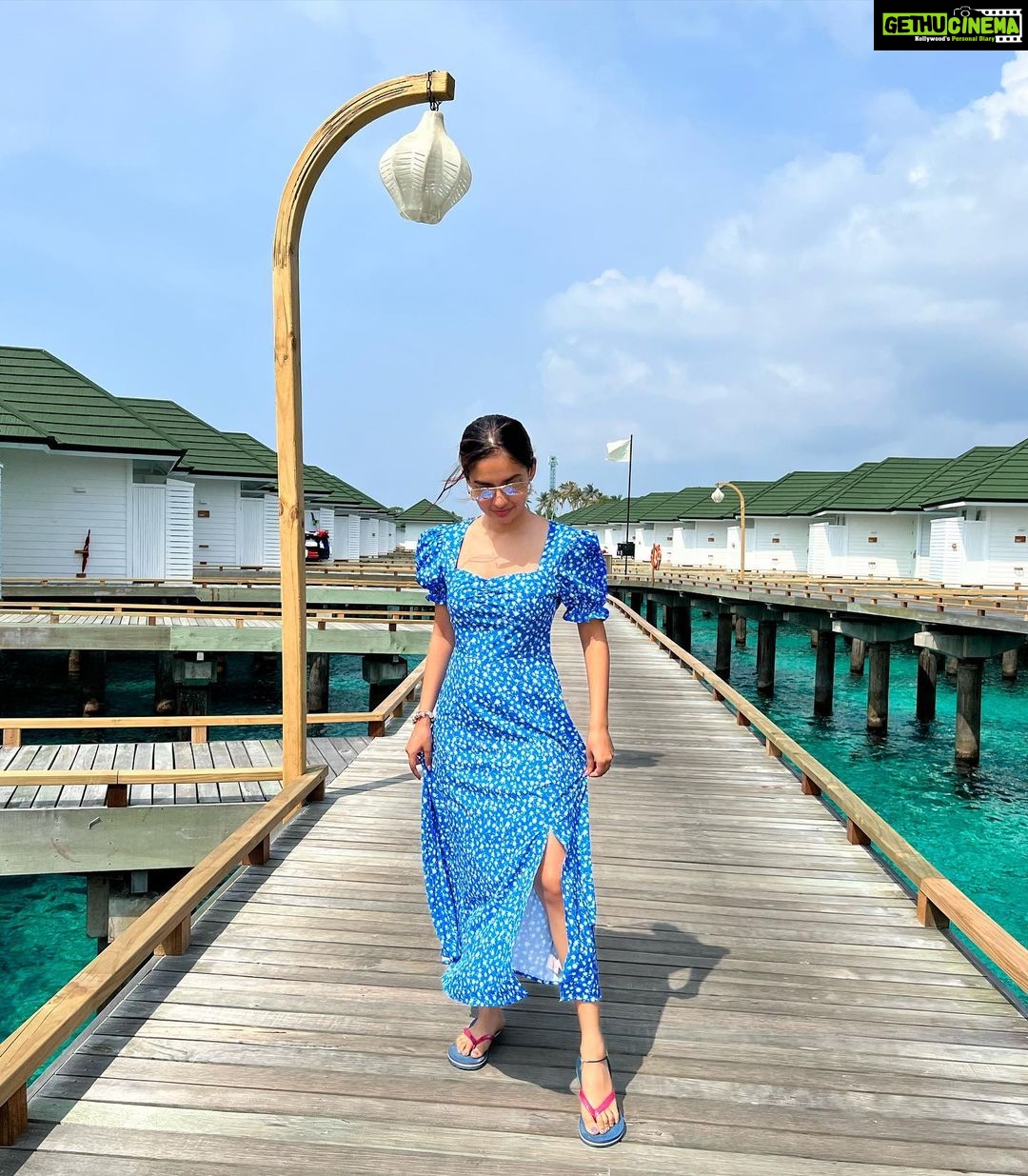 Anushka Sen Instagram - Monday blues in Maldives, definitely amazing π§Ώπ . . Wearing: @urbanic_in Siyam World