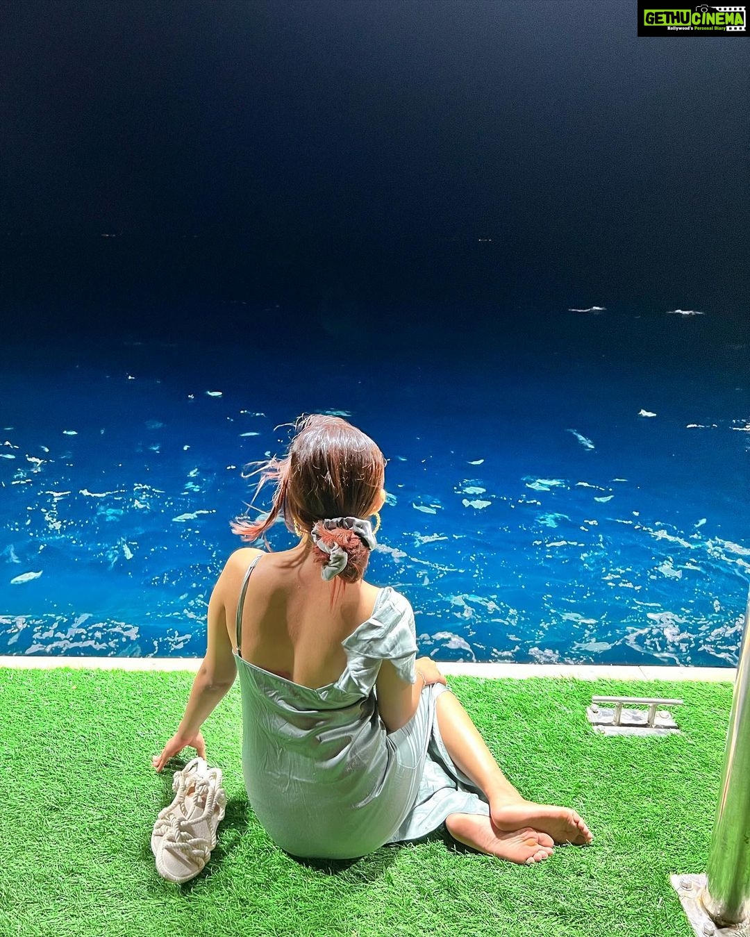 Anushka Sen Instagram - Does it ever drive you crazy, just how fast the night changes 🌠Maldives