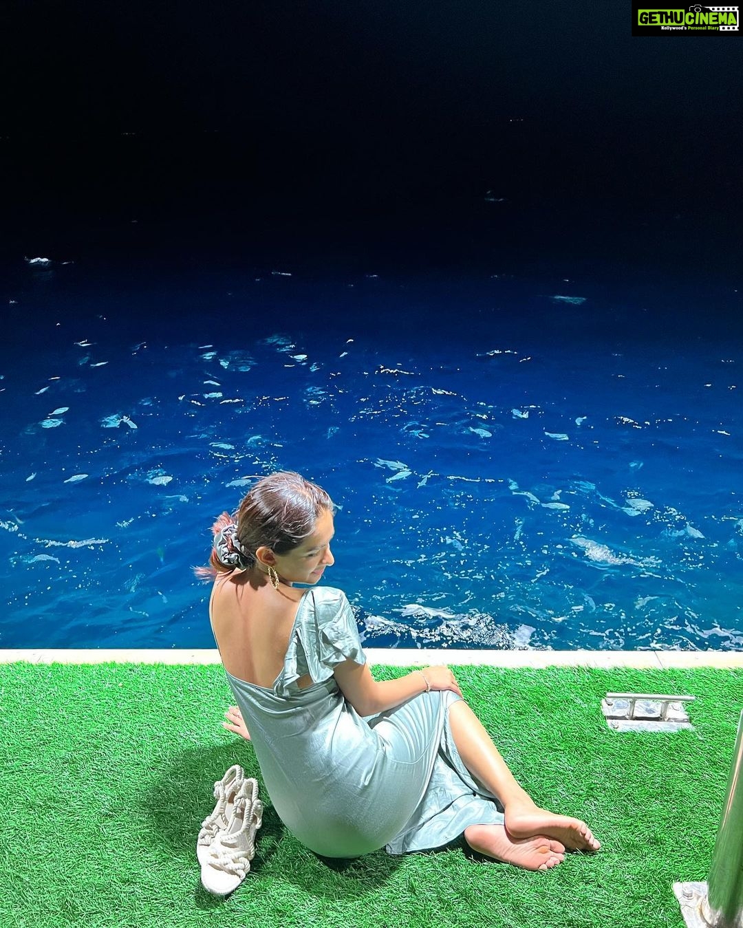 Anushka Sen Instagram - Does it ever drive you crazy, just how fast the night changes 🌠Maldives