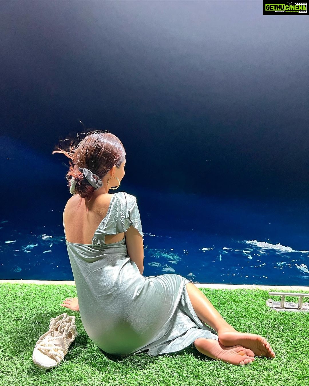 Anushka Sen Instagram - Does it ever drive you crazy, just how fast the night changes 🌠Maldives