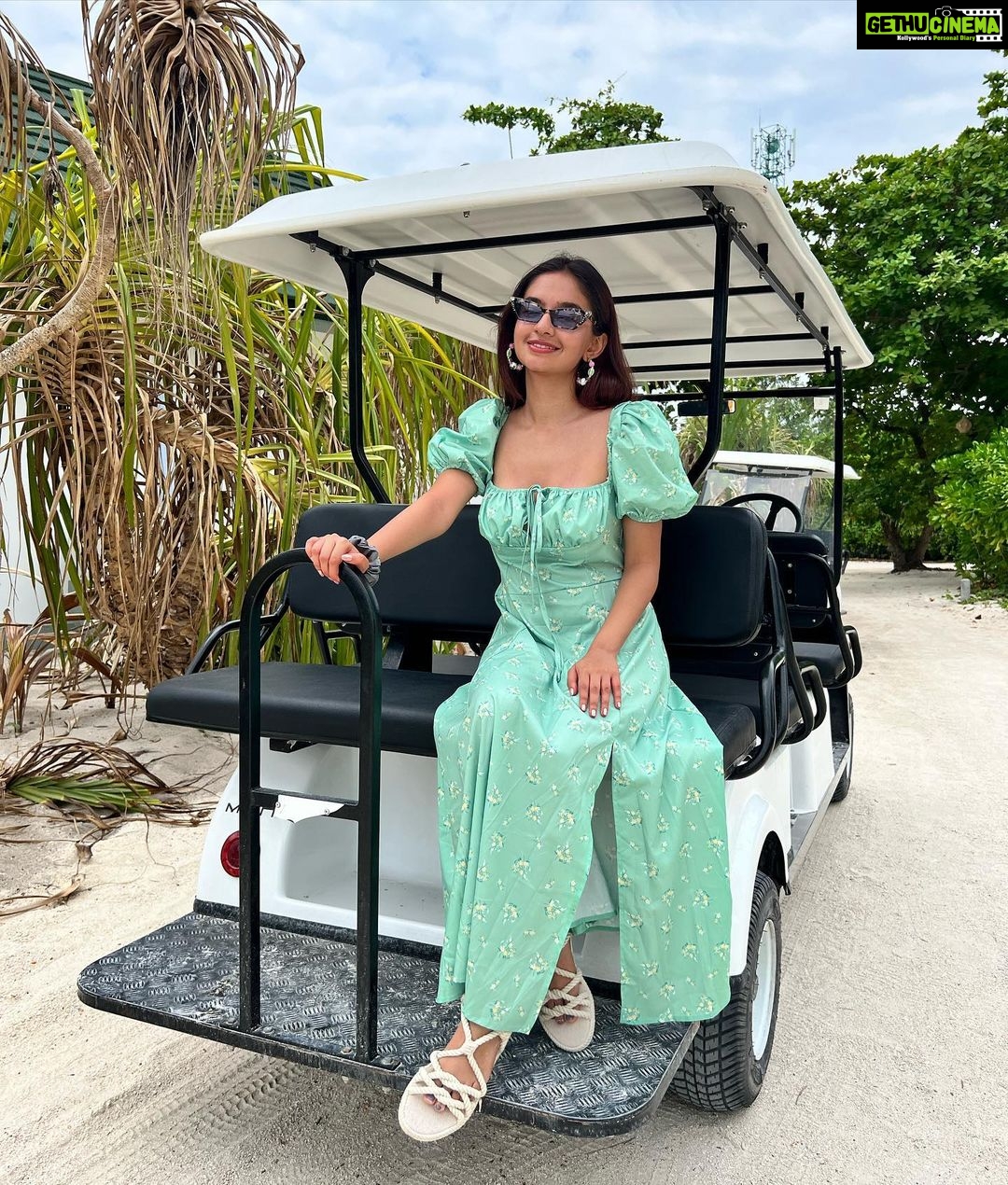 Anushka Sen Instagram - 💜☀️ #maldives Wearing: @urbanic_in Siyam World
