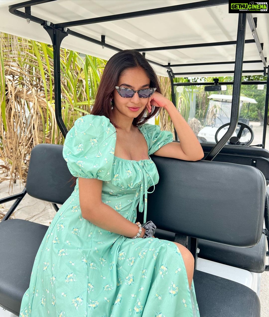 Anushka Sen Instagram - 💜☀️ #maldives Wearing: @urbanic_in Siyam World