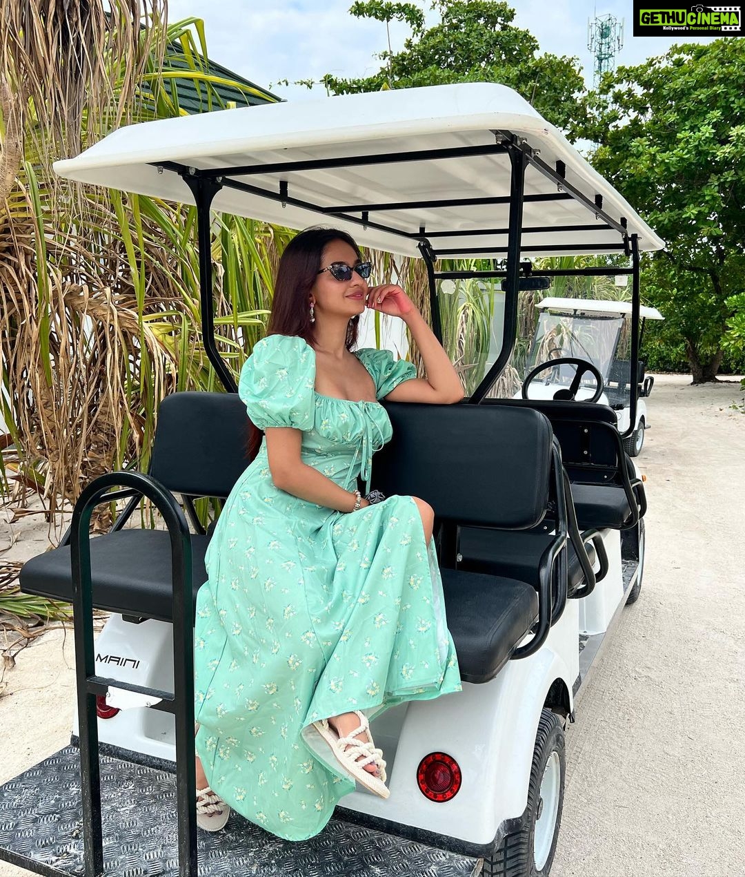 Anushka Sen Instagram - 💜☀️ #maldives Wearing: @urbanic_in Siyam World