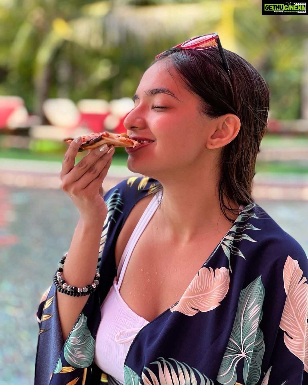 Anushka Sen Instagram - FOODDDD🥰💃💯 Siyam World