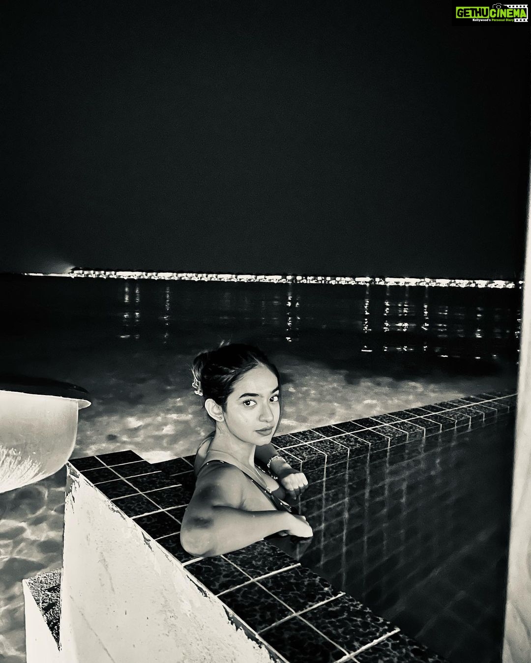 Anushka Sen Instagram - water baby 💘🌠🌙 Maldives
