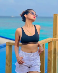 Anushka Sen Instagram - vacayyyy🦦☀️