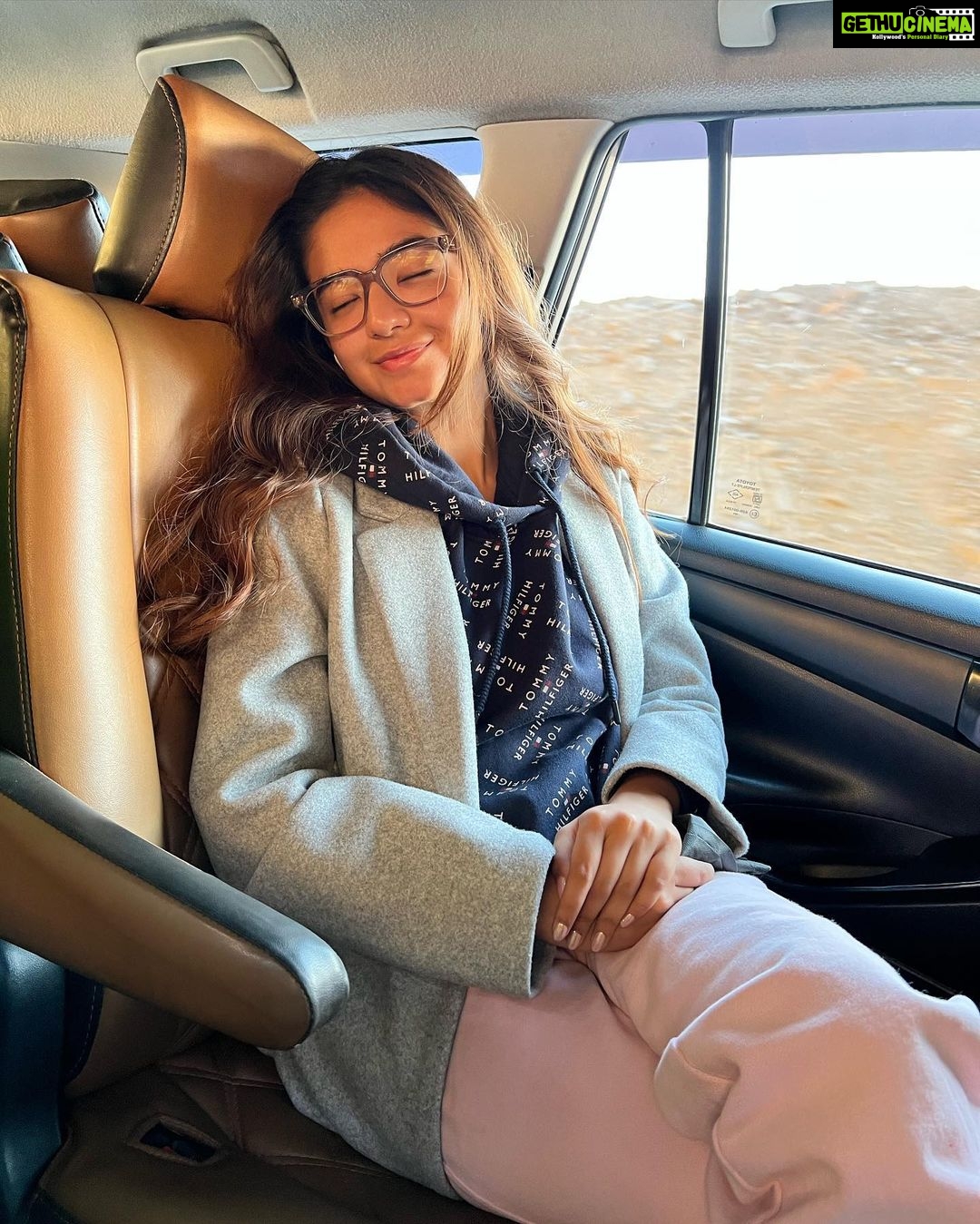 Anushka Sen Instagram - on my way to get my coffee 💃