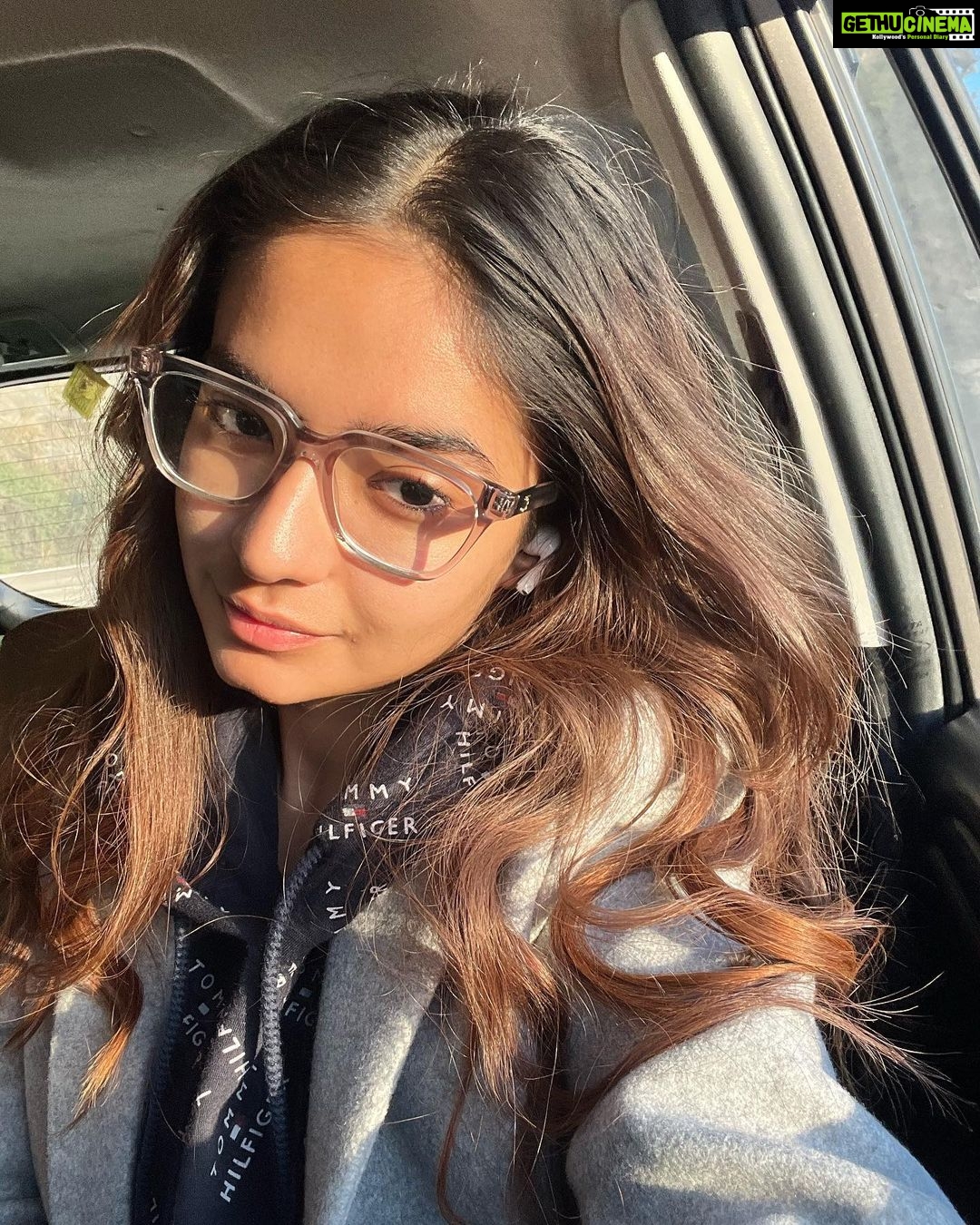 Anushka Sen Instagram - 7 am selfies in Shimla 🤍⛰ #nofilterneeded