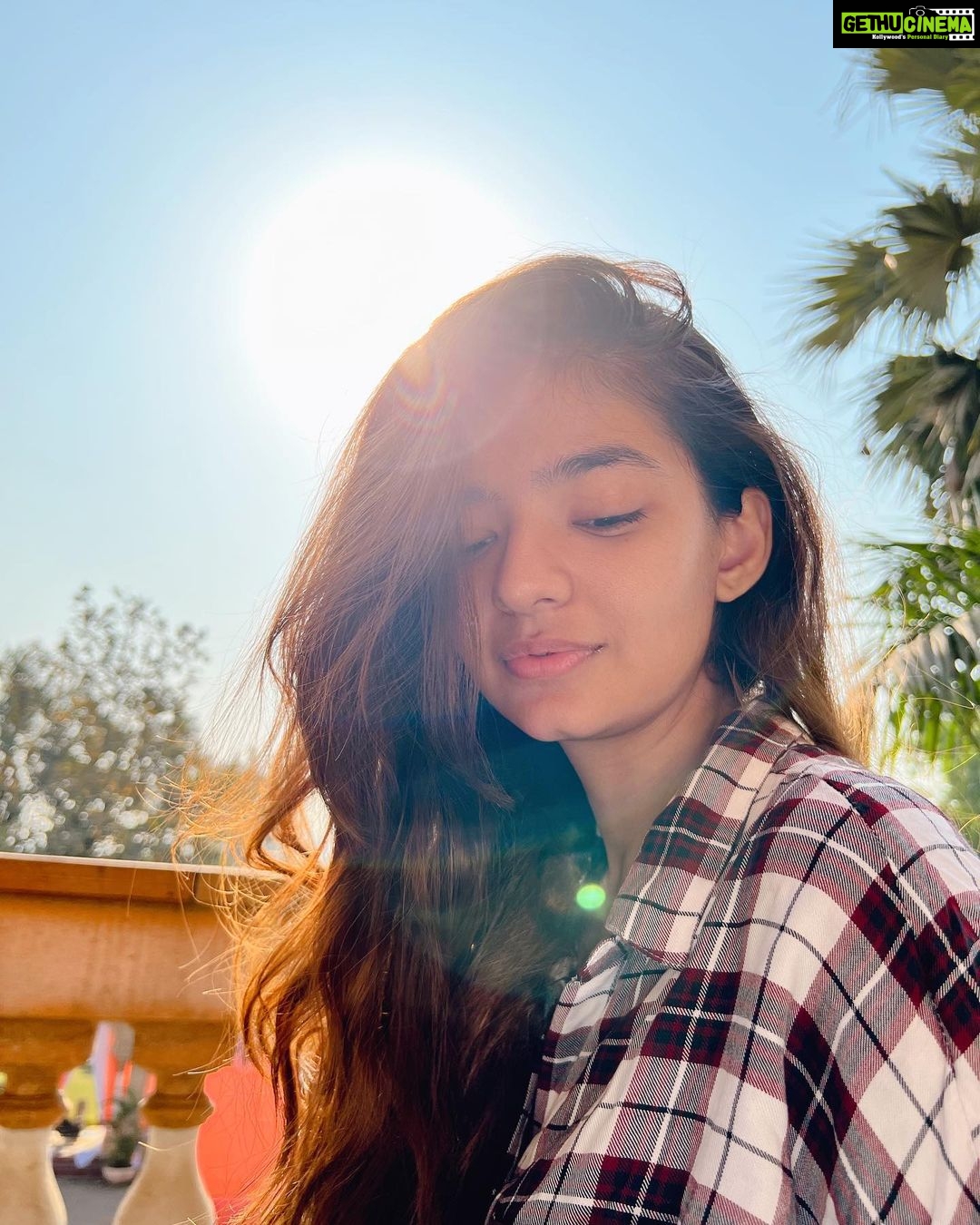 Anushka Sen Instagram - morning ☀️💗 #wokeuplikethis #nomakeup . . 📸: @sachinmakeupartist1