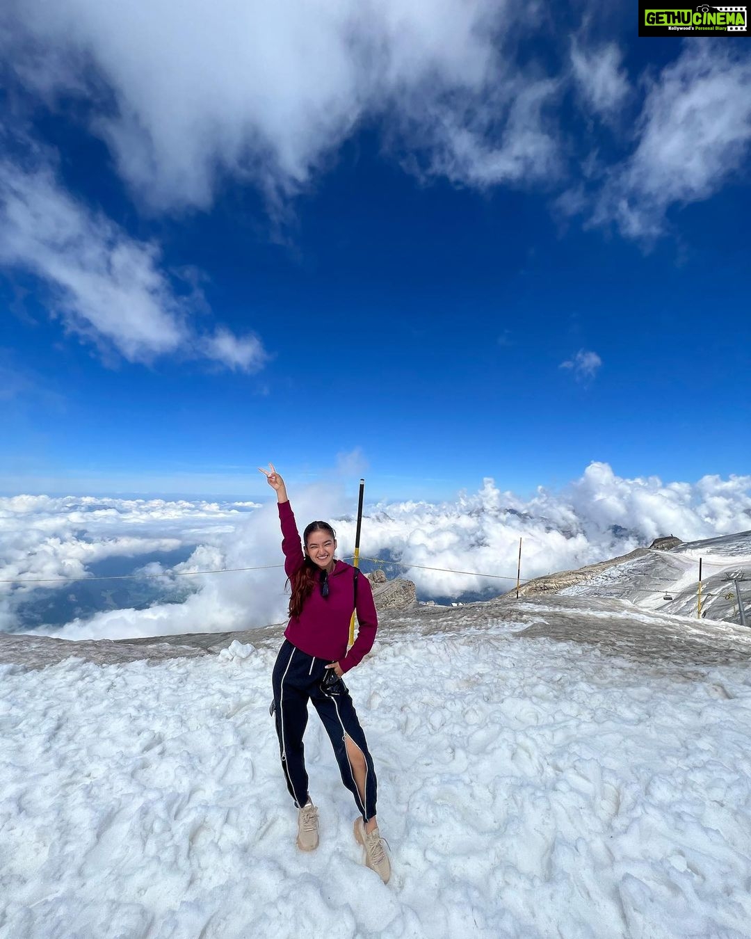 Anushka Sen Instagram - Mount Titlis 🏔🥰💜 Mount Titlis, Top of Europe