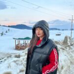 Anushka Sen Instagram - Cold weather 🥶 Gulmarg, Kashmir