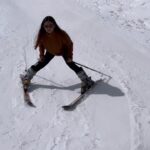Anushka Sen Instagram - First time Skiing ⛷ ❄️⛄️ #gulmarg #reels #reelsinstagram Gulmarg, Kashmir