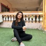 Anushka Sen Instagram - woke up like this 🖤 #nomakeup #nofilter
