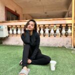 Anushka Sen Instagram - woke up like this 🖤 #nomakeup #nofilter