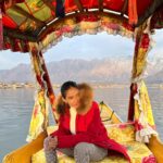Anushka Sen Instagram - Shikara ride photo dump 💓 Dal Lake