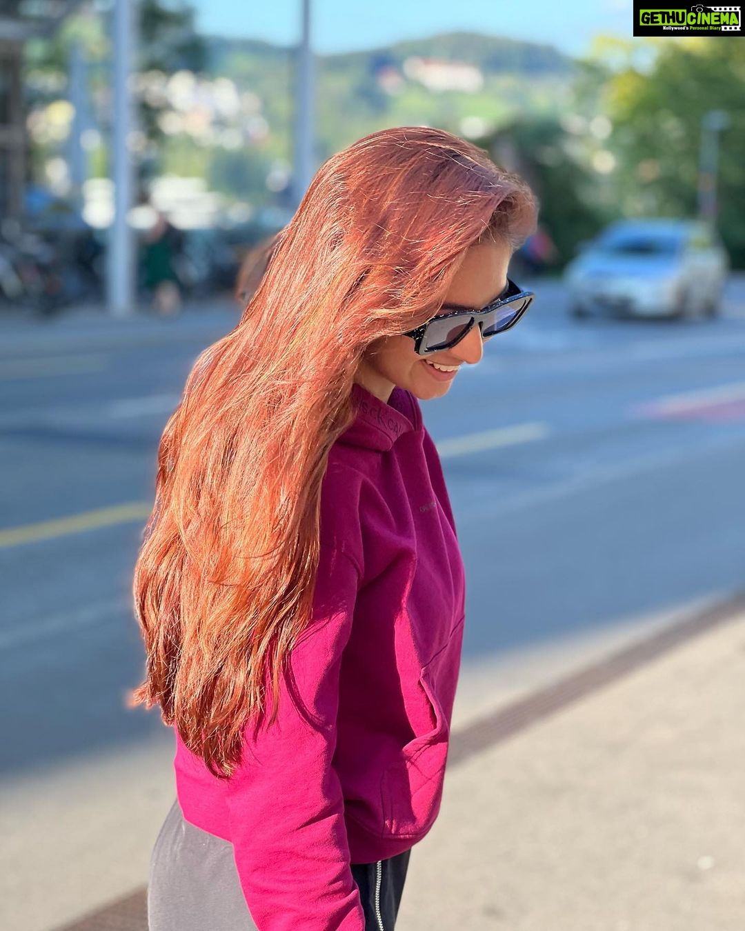 Anushka Sen Instagram - Love is in the hair 🦦🫶 Lucerne, Switzerland