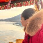 Anushka Sen Instagram - Shikara ride photo dump 💓 Dal Lake