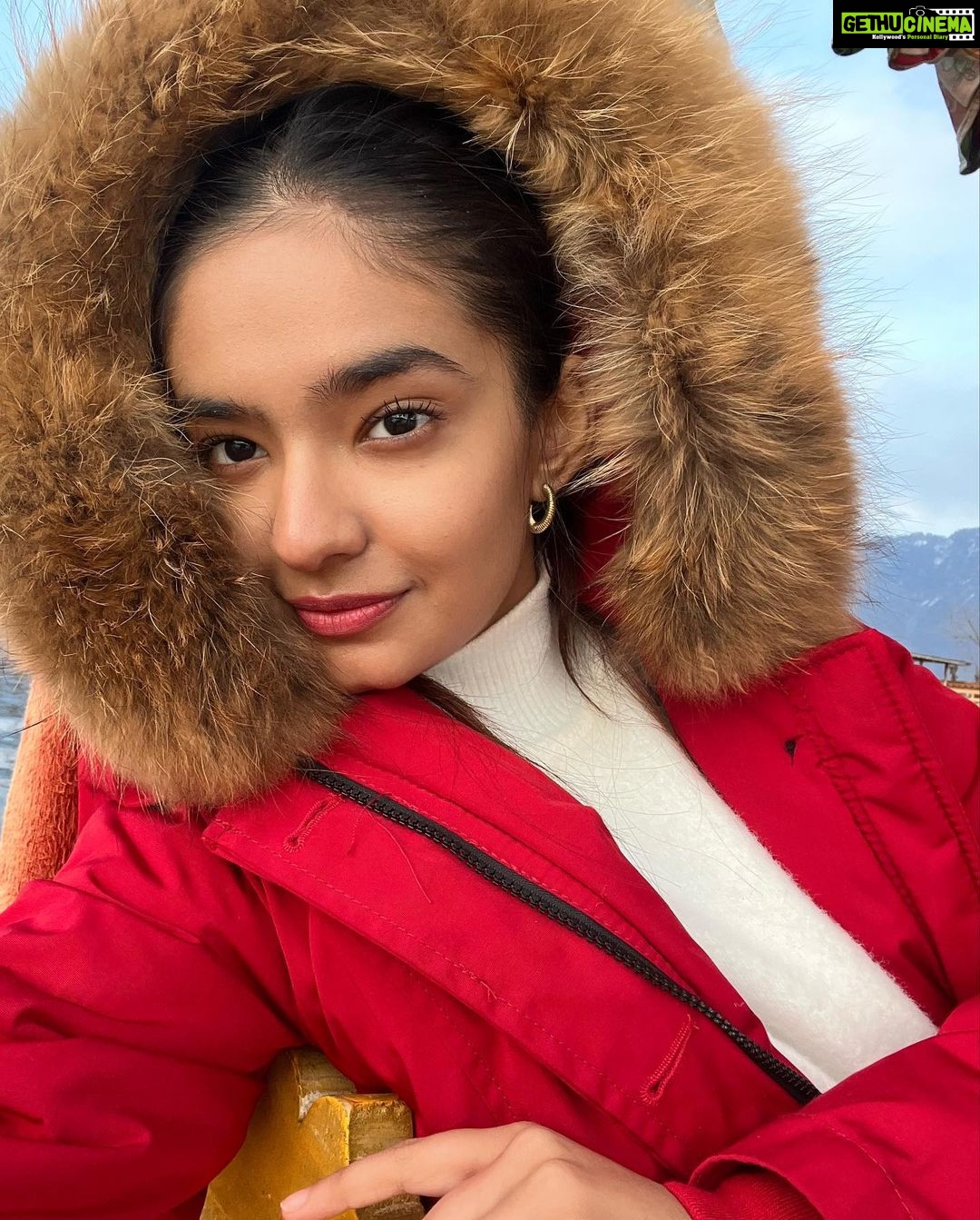 Anushka Sen Instagram - Shikara ride photo dump 💓 Dal Lake