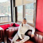 Anushka Sen Instagram - v i b e s 🏔 Srinagar, Jammu and Kashmir
