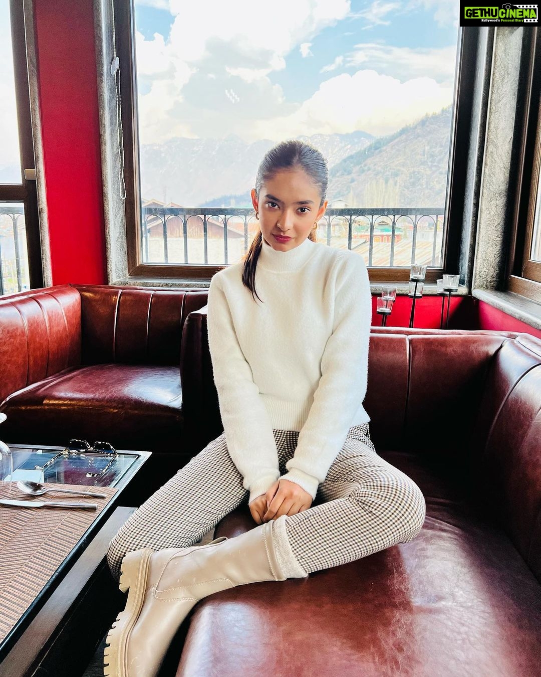 Anushka Sen Instagram - v i b e s 🏔 Srinagar, Jammu and Kashmir