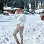 Anushka Sen Instagram - do you want to build a snowman? ⛄️ Gulmarg, Kashmir