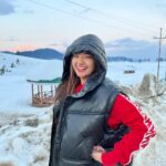 Anushka Sen Instagram - Cold weather 🥶 Gulmarg, Kashmir