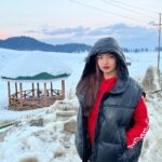 Anushka Sen Instagram - Cold weather 🥶 Gulmarg, Kashmir
