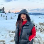 Anushka Sen Instagram - Cold weather 🥶 Gulmarg, Kashmir