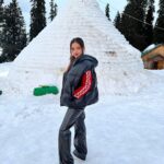 Anushka Sen Instagram - ❤️‍🔥⛄️❄️ Gulmarg, Kashmir