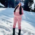 Anushka Sen Instagram - paradise 🦋🥶❄️⛄️ Gulmarg, Kashmir