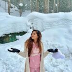 Anushka Sen Instagram - snowfall ❄️⛄️🥶 Gulmarg, Kashmir