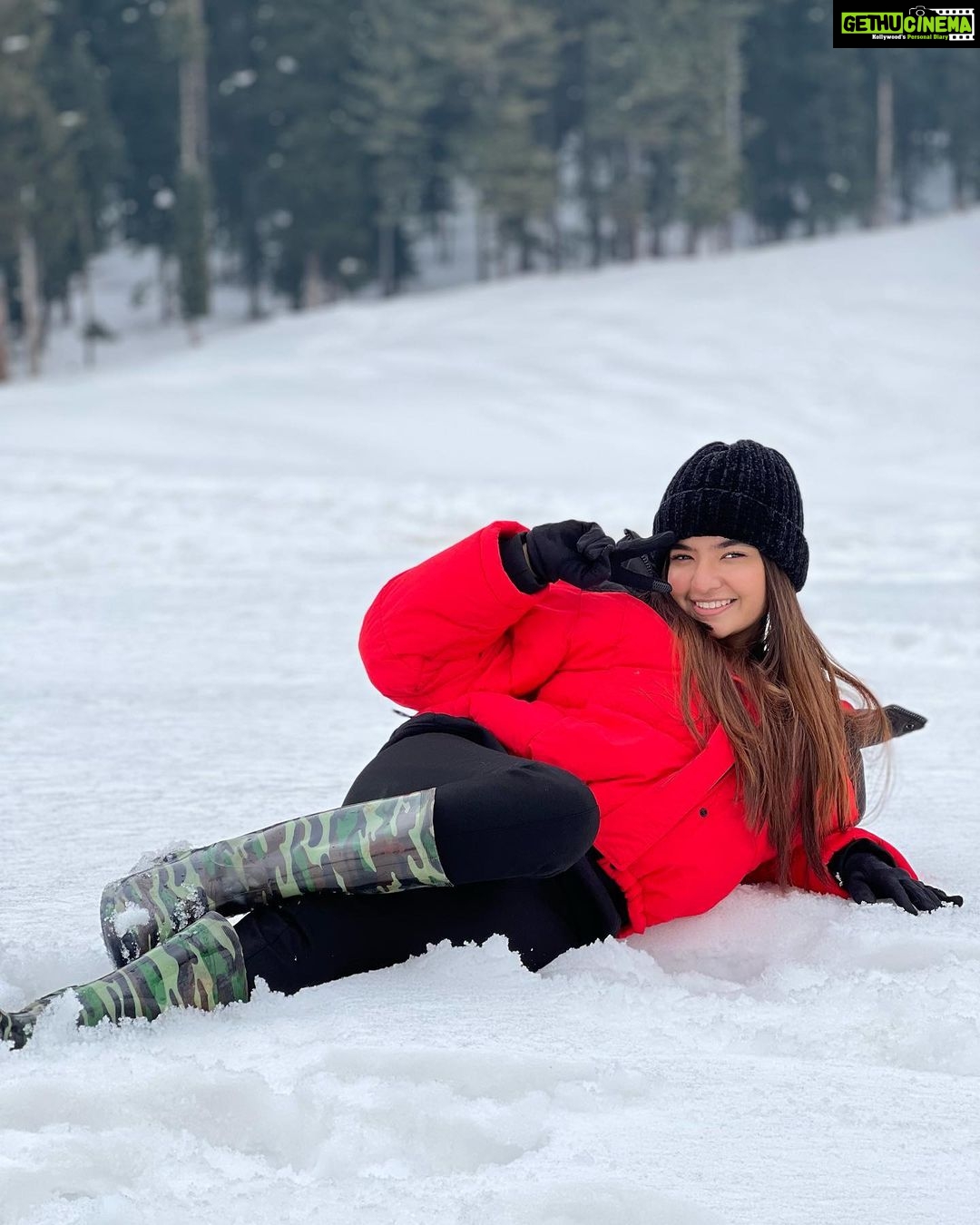Anushka Sen Instagram - Chillin’❄️😎 Pahalgam