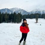 Anushka Sen Instagram - snow snow snow ❄️⛄️ Pahalgam
