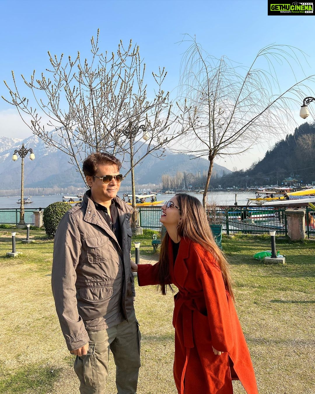 Anushka Sen Instagram - Trip with my besties ππΈπ Srinagar, Jammu and Kashmir