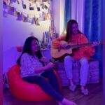 Anushka Sen Instagram - me and mom vibing 🎸💃🌸 #momanddaughter #noorekhuda