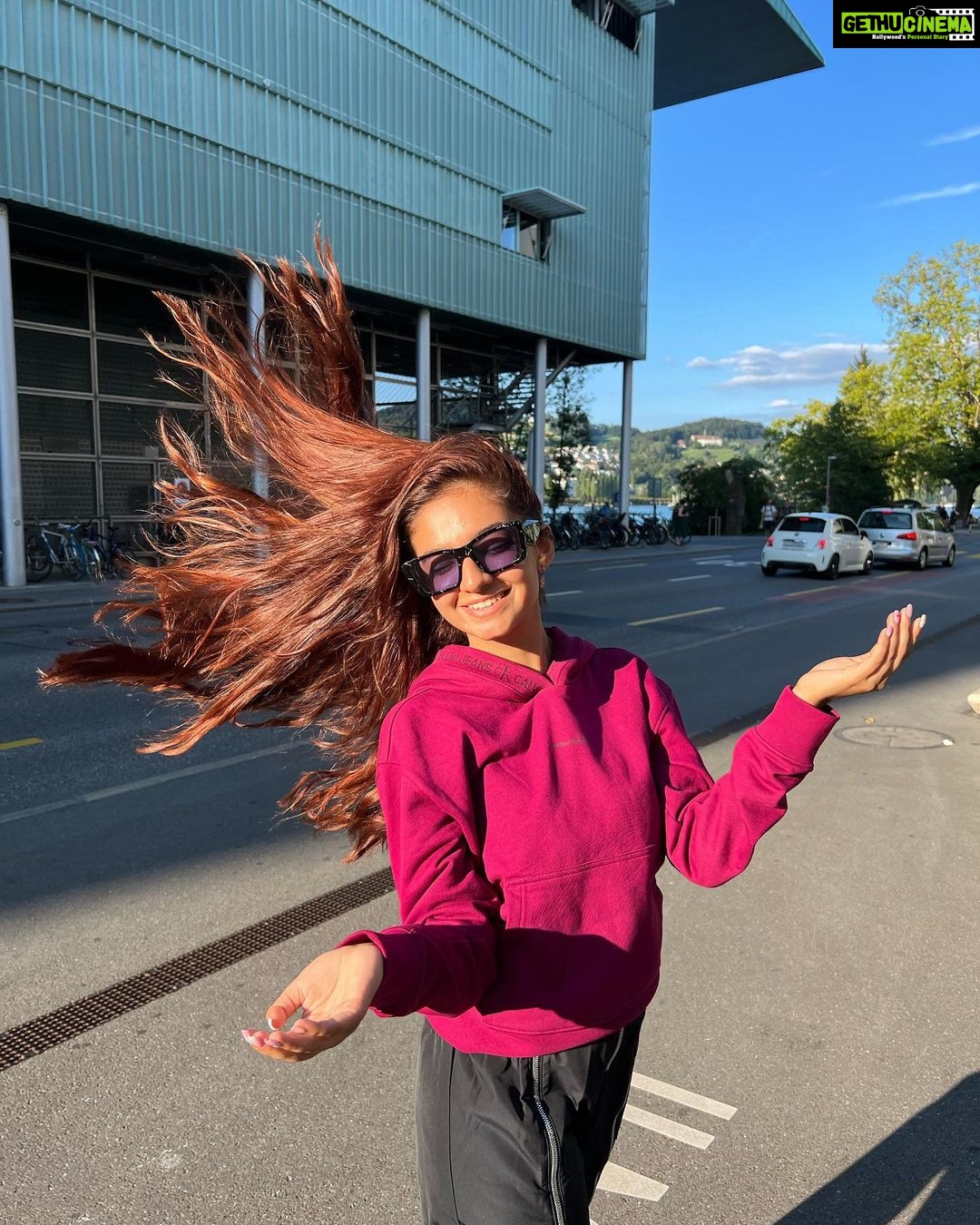 Anushka Sen Instagram - Love is in the hair 🦦🫶 Lucerne, Switzerland