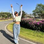 Anushka Sen Instagram - nature ☀️🦋🌸 . Wearing: @urbanic_in
