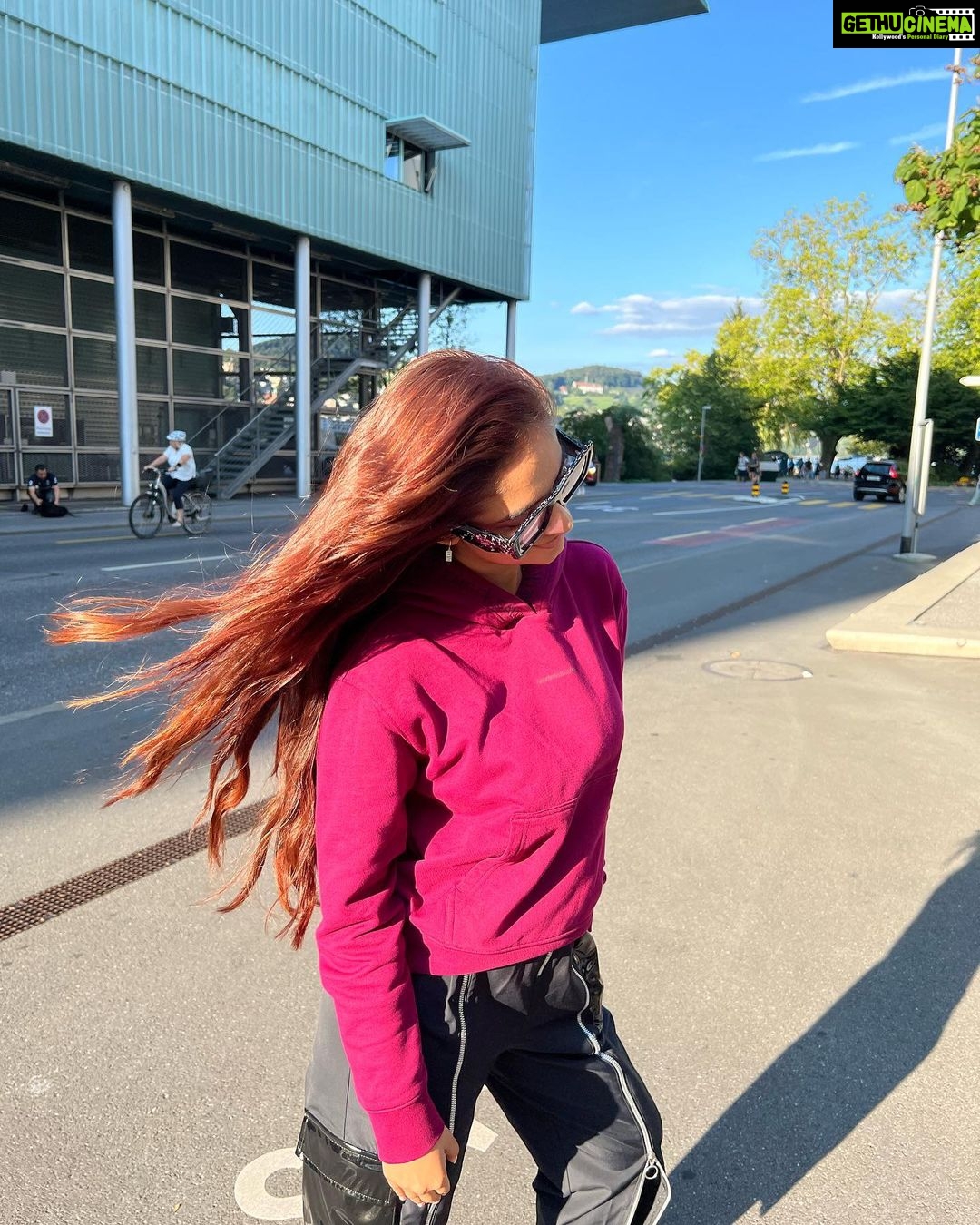 Anushka Sen Instagram - Love is in the hair 🦦🫶 Lucerne, Switzerland