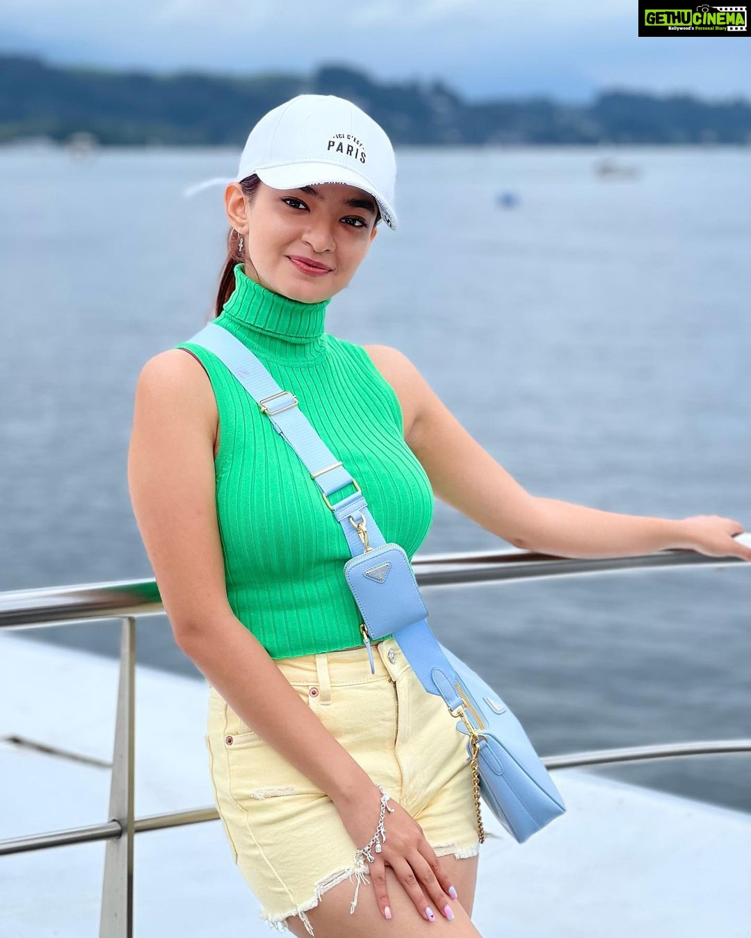 Anushka Sen Instagram - 🚢💜🥰 Lucerne, Switzerland