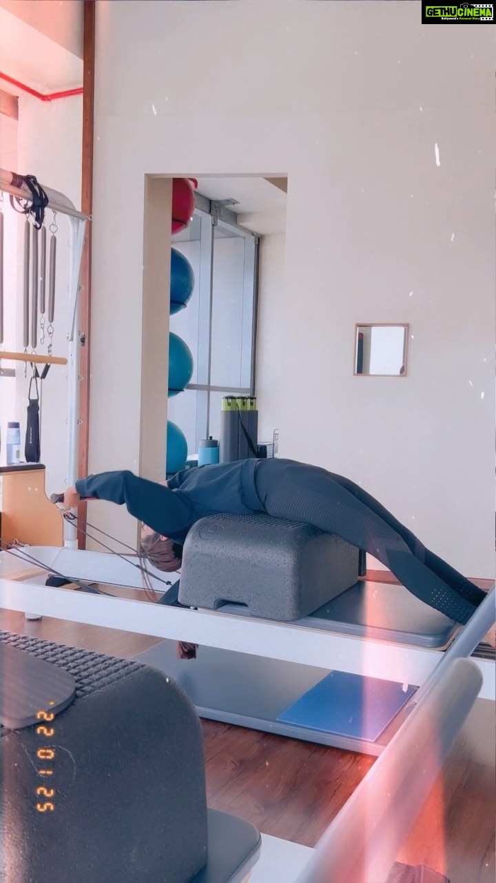 Anushka Sen Instagram - Pilates is funnn😍💃 #pilates #workout