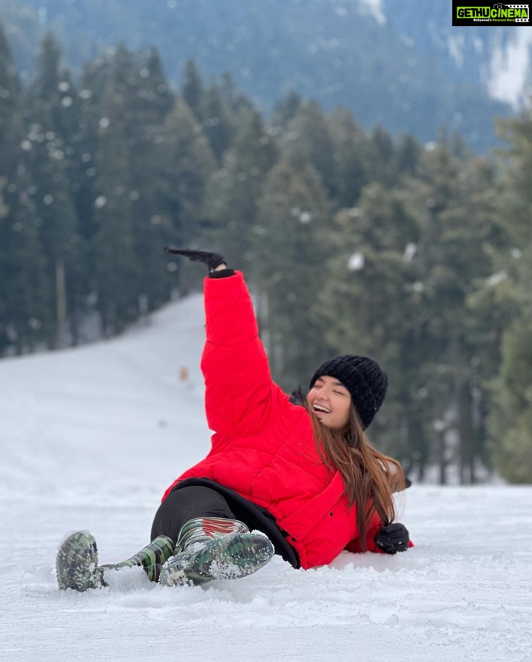 Anushka Sen Instagram - Chillin’❄️😎 Pahalgam