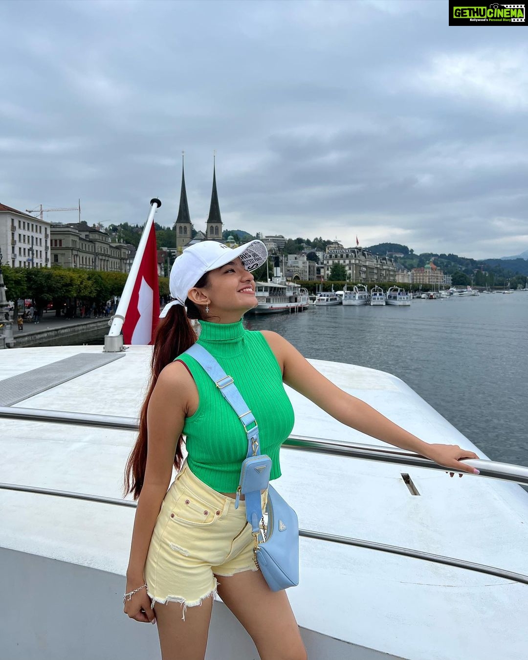 Anushka Sen Instagram - 🚢💜🥰 Lucerne, Switzerland